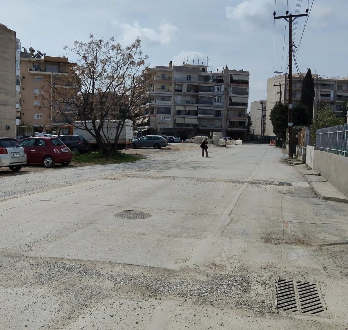 Απίστευτος εργολάβος στη Θεσσαλονίκη – «Ξέχασε» καλώδια πάνω σχάρες ομβρίων υδάτων (ΦΩΤΟ)