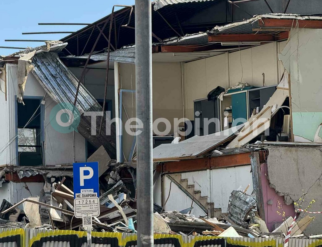 Θεσσαλονίκη: Τα λυόμενα σχολεία γκρεμίζονται με τις… βιβλιοθήκες μέσα (ΦΩΤΟ)