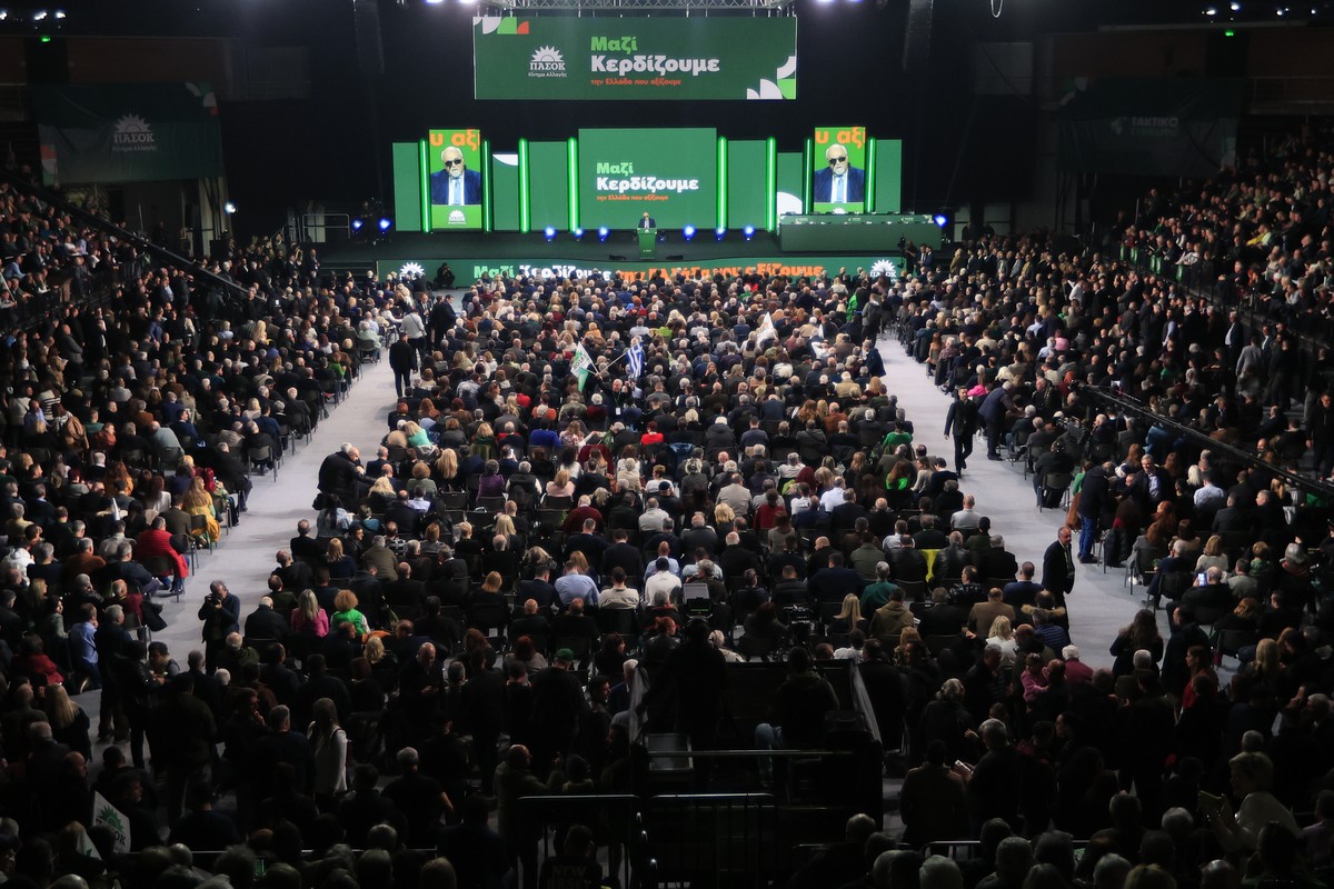 Το συνέδριο του ΠΑΣΟΚ και οι σχέσεις κεντροδεξιάς – κεντροαριστεράς στα σημερινά (30/3) πρωτοσέλιδα