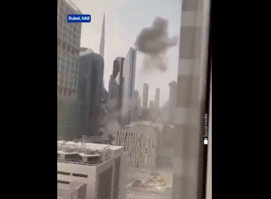 Βίντεο ντοκουμέντο: Η στιγμή που ιρανικό drone χτυπά το Χρηματοπιστωτικό Ινστιτούτο του Ντουμπάι