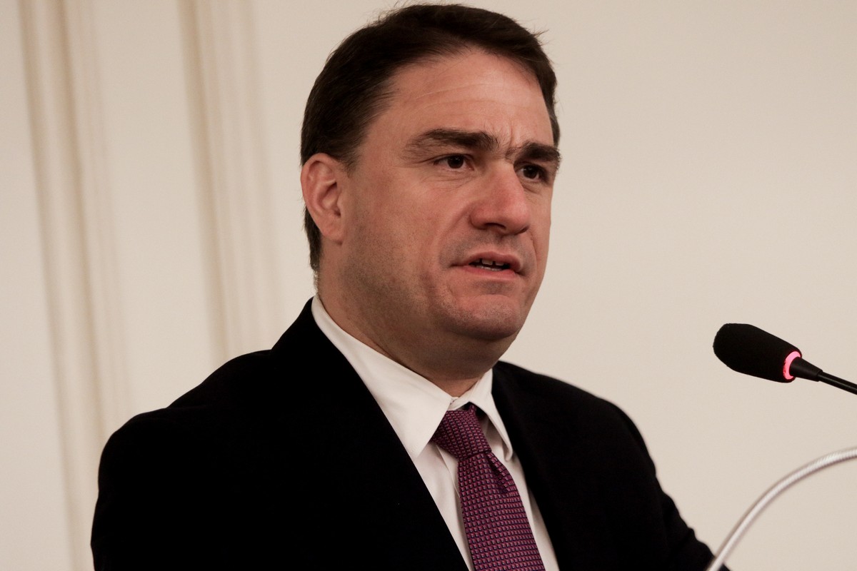 Τσουκαλάς: Πανικόβλητος από τις ευθείες απειλές του Ταλ Ντίλιαν, ο «Νίξον» του Μαξίμου δραπετεύει