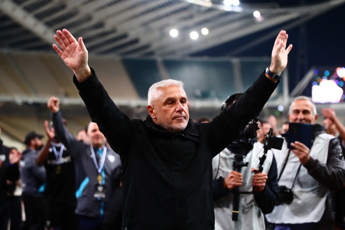 Αλέκος Βοσνιάδης: Ο άρχοντας των ανόδων της Super League 2 – Οδήγησε έκτη ομάδα στην πρώτη κατηγορία (ΦΩΤΟ)