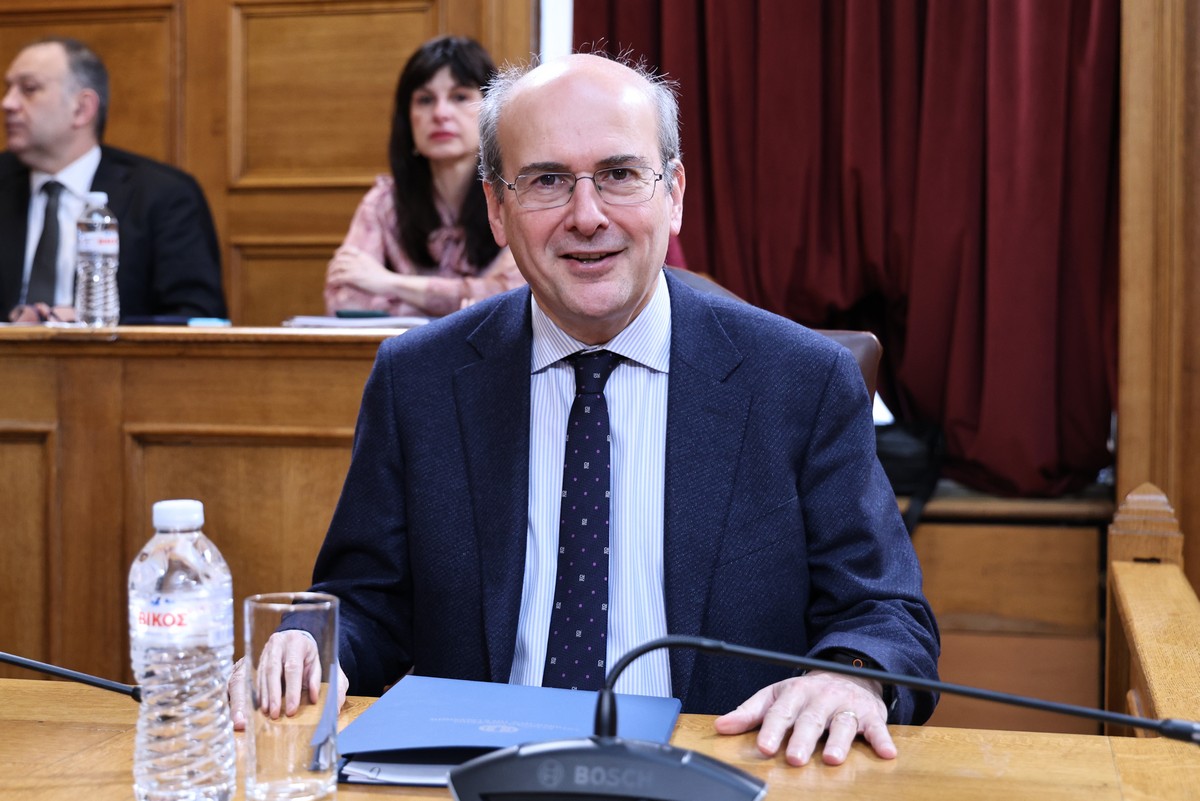 Κ. Χατζηδάκης: Η κυβέρνηση παρεμβαίνει έγκαιρα για τη μείωση των τιμών των καυσίμων