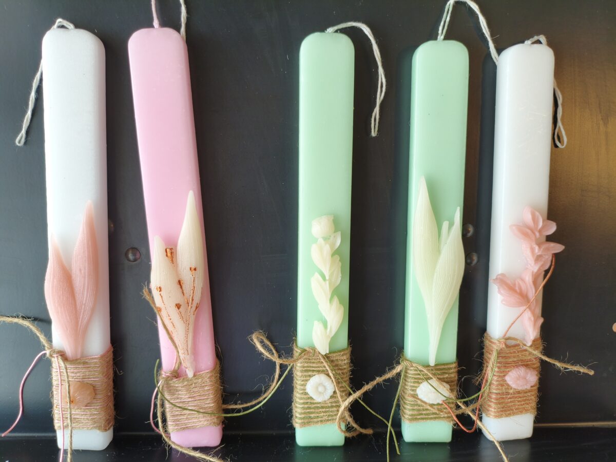 Θεσσαλονίκη: Εθελόντριες της «Πηγής Ζωής» δημιούργησαν χειροποίητες λαμπάδες για καλό σκοπό – Που μπορείτε να τις βρείτε