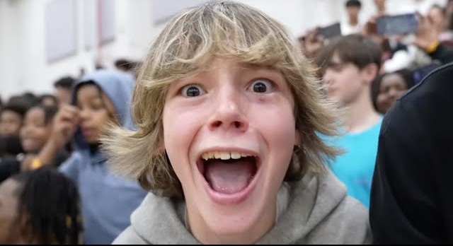 Τι είναι το «6-7» το viral trend των εφήβων που δεν ξέρει κανείς τι σημαίνει (VIDEO)