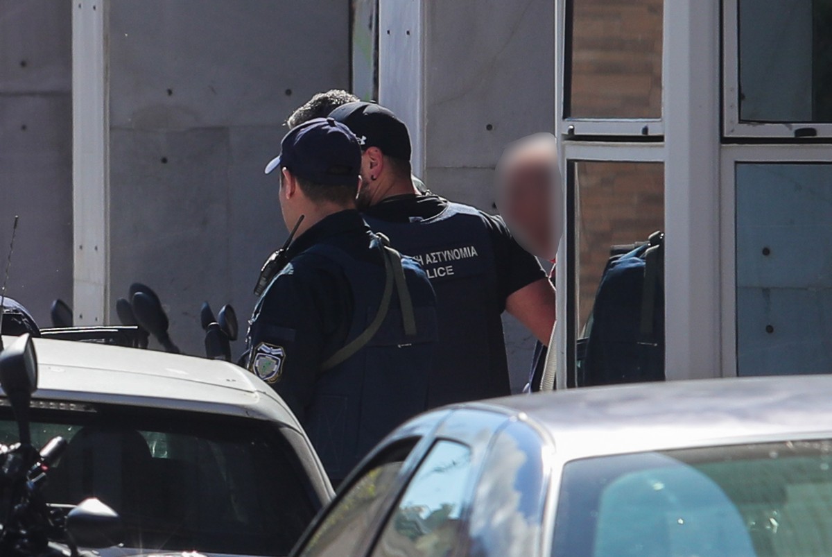 «Αν ήθελα θα τους σκότωνα» – Βαρύ το κατηγορητήριο για τον 89χρονο που πυροβόλησε υπαλλήλους σε ΕΦΚΑ και Πρωτοδικείο