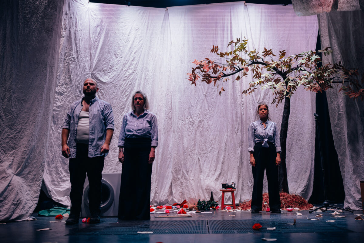 «Είστε όλοι σας καθάρματα: Ελλάδα 2.0»: Στην Θεσσαλονίκη στο Θέατρο Τεχνών