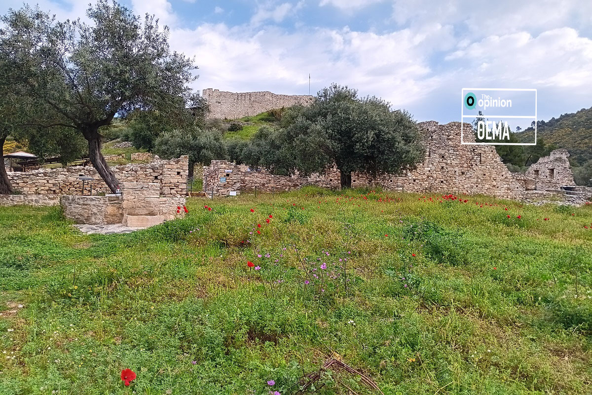 Χαλκιδική: Η αθωνική μονή στην οποία έχουν πρόσβαση και οι γυναίκες (ΦΩΤΟ)