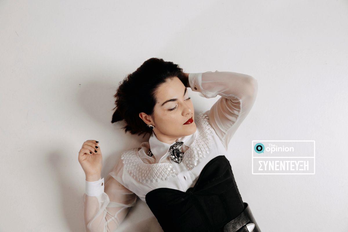 Πολυξένη Καράκογλου στο TheOpinion: «Η δημιουργία είναι μια ειλικρινής σχέση με τους ανθρώπους που ακούνε τη μουσική μου και γουστάρουν»