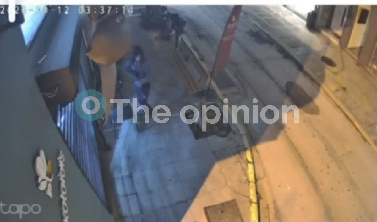 Βίντεο-ντοκουμέντο: Καρέ-καρέ η αποτυχημένη διάρρηξη σε καφεκοπτείο στη Θεσσαλονίκη τα ξημερώματα της Ανάστασης