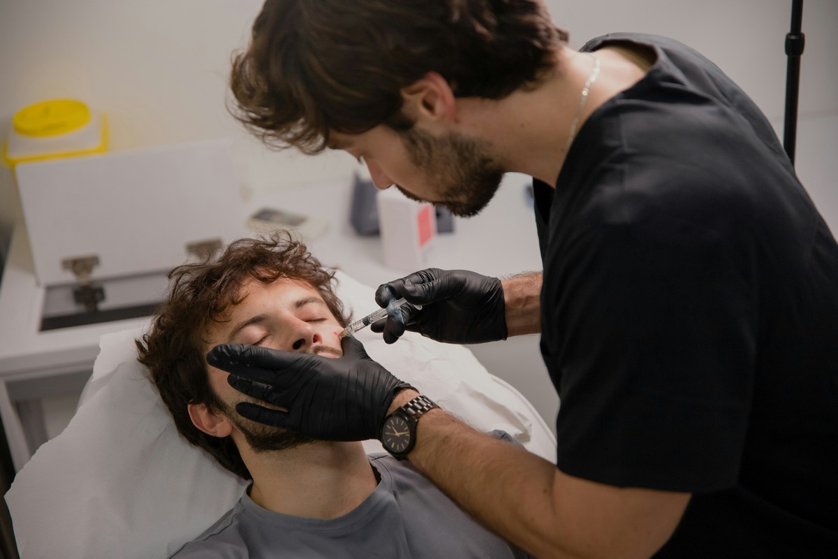 Γιατί όλο και περισσότεροι άνδρες κάνουν botox και fillers