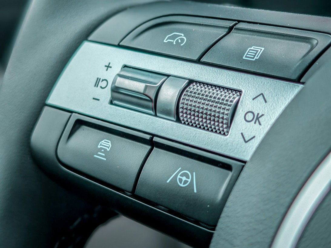 Cruise Control: Πότε πραγματικά εξοικονομεί καύσιμα και πότε «καίει» περισσότερο