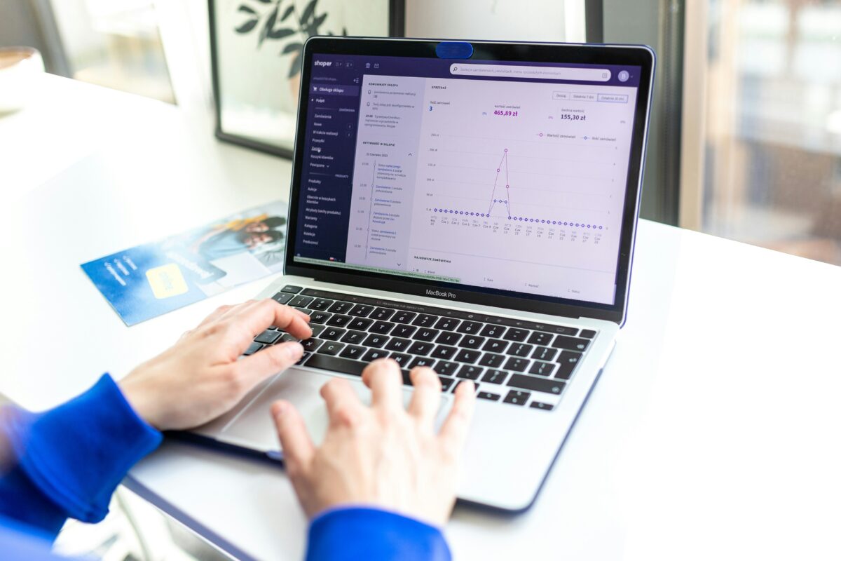 Στο μικροσκόπιο της ΑΑΔΕ τα e- shops