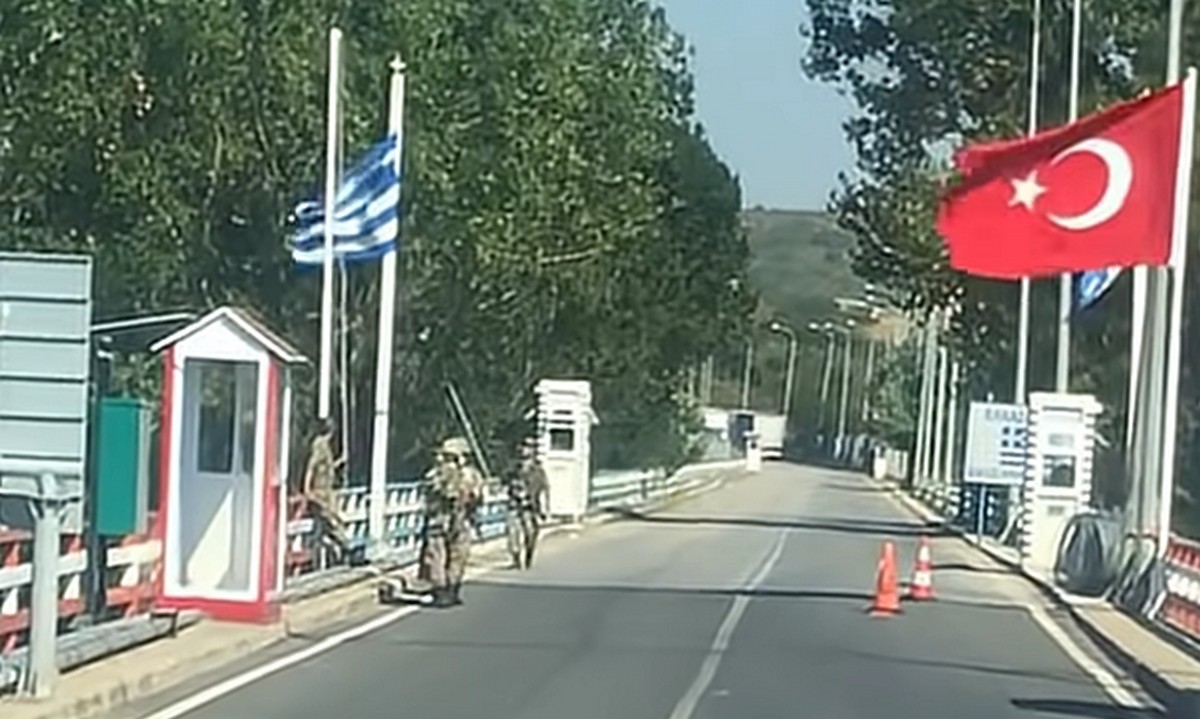 στρατιώτης