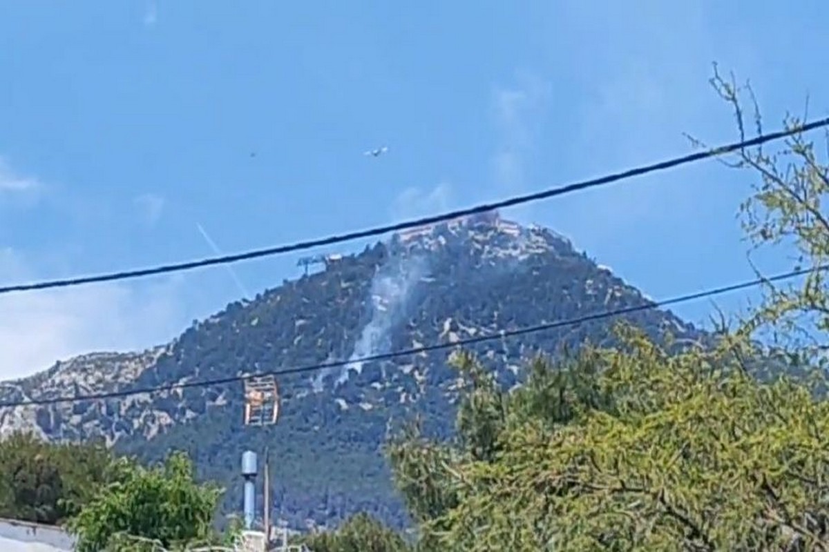 Μεγάλη φωτιά στην Πάρνηθα – Σηκώθηκαν και εναέρια μέσα (VIDEO)
