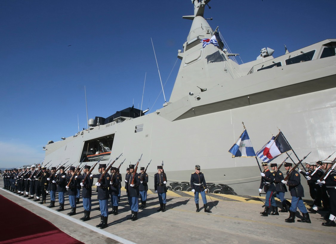 «Αμυντική γέφυρα» Ελλάδας και Γαλλίας – Στη φρεγάτα «Κίμων» Μητσοτάκης και Μακρόν (ΦΩΤΟ-VIDEO)