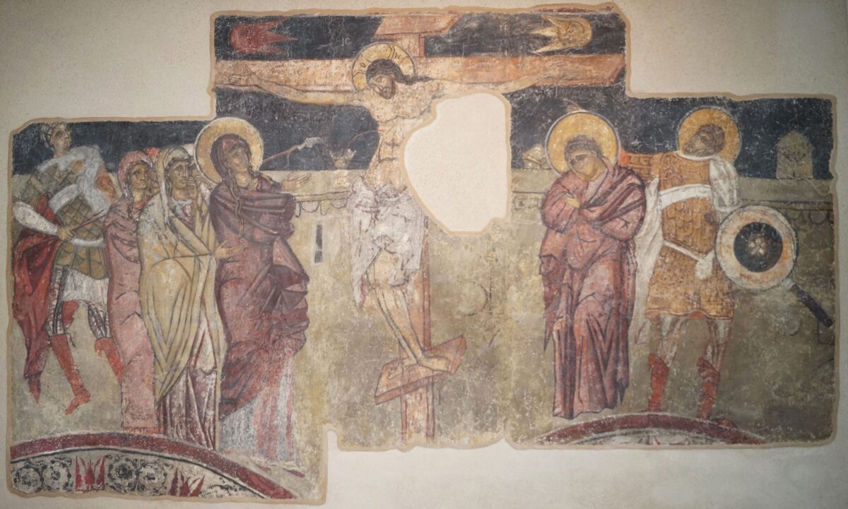 «Και κλίνας την κεφαλήν παρέδωκε το πνεύμα» – Η Βυζαντινή τοιχογραφία της Σταύρωσης που μεταφέρθηκε σε μουσείο
