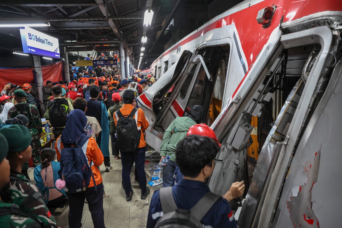 Ινδονησία: Αυξάνονται οι νεκροί και οι τραυματίες από τη σύγκρουση τραίνων – Σοκάρουν μαρτυρίες (ΦΩΤΟ-VIDEO)