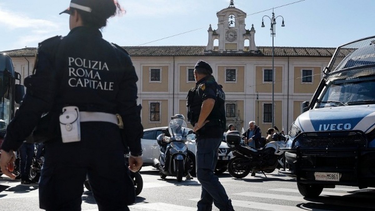 Κινηματογραφική ληστεία σε τράπεζα: Οι δράστες φορούσαν μάσκες γνωστών ηθοποιών (VIDEO)