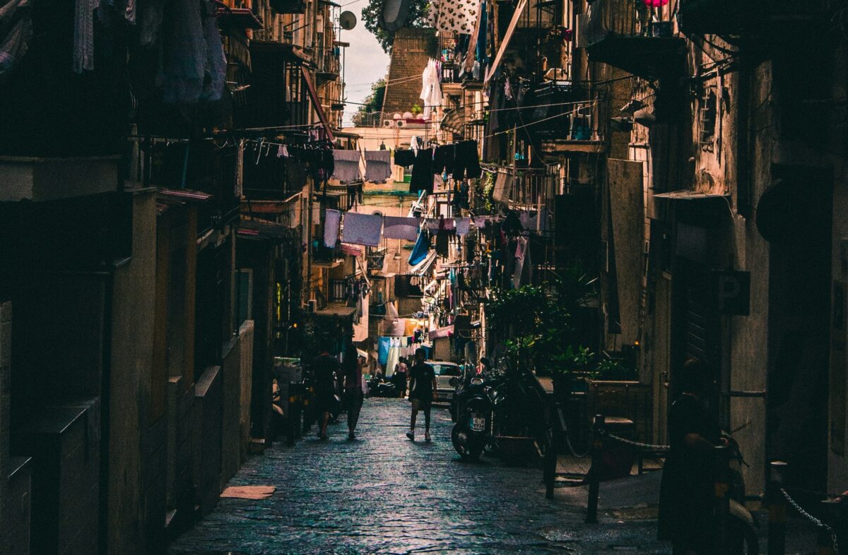 Ανήλικος σκότωσε τουρίστρια επειδή πέταξε από το μπαλκόνι άγαλμα 12 κιλών (VIDEO)