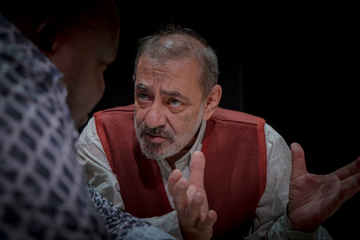 Αντώνης Καφετζόπουλος: «Η ελληνική πραγματικότητα μοιάζει με δράμα οπερέτας»