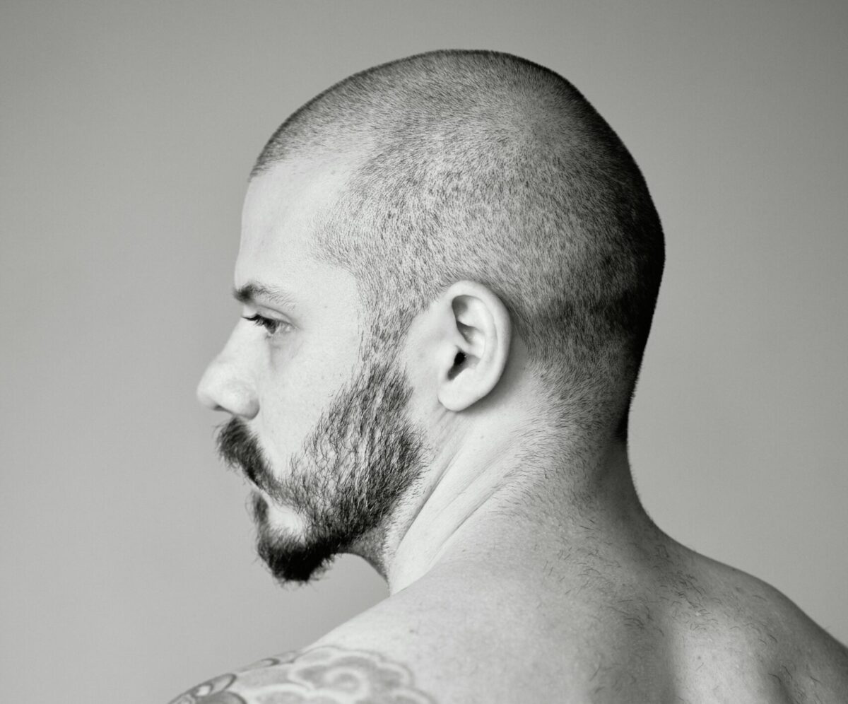 Η απόφαση για ξυρισμένο κεφάλι: Τι αλλάζει πραγματικά στην καθημερινή φροντίδα