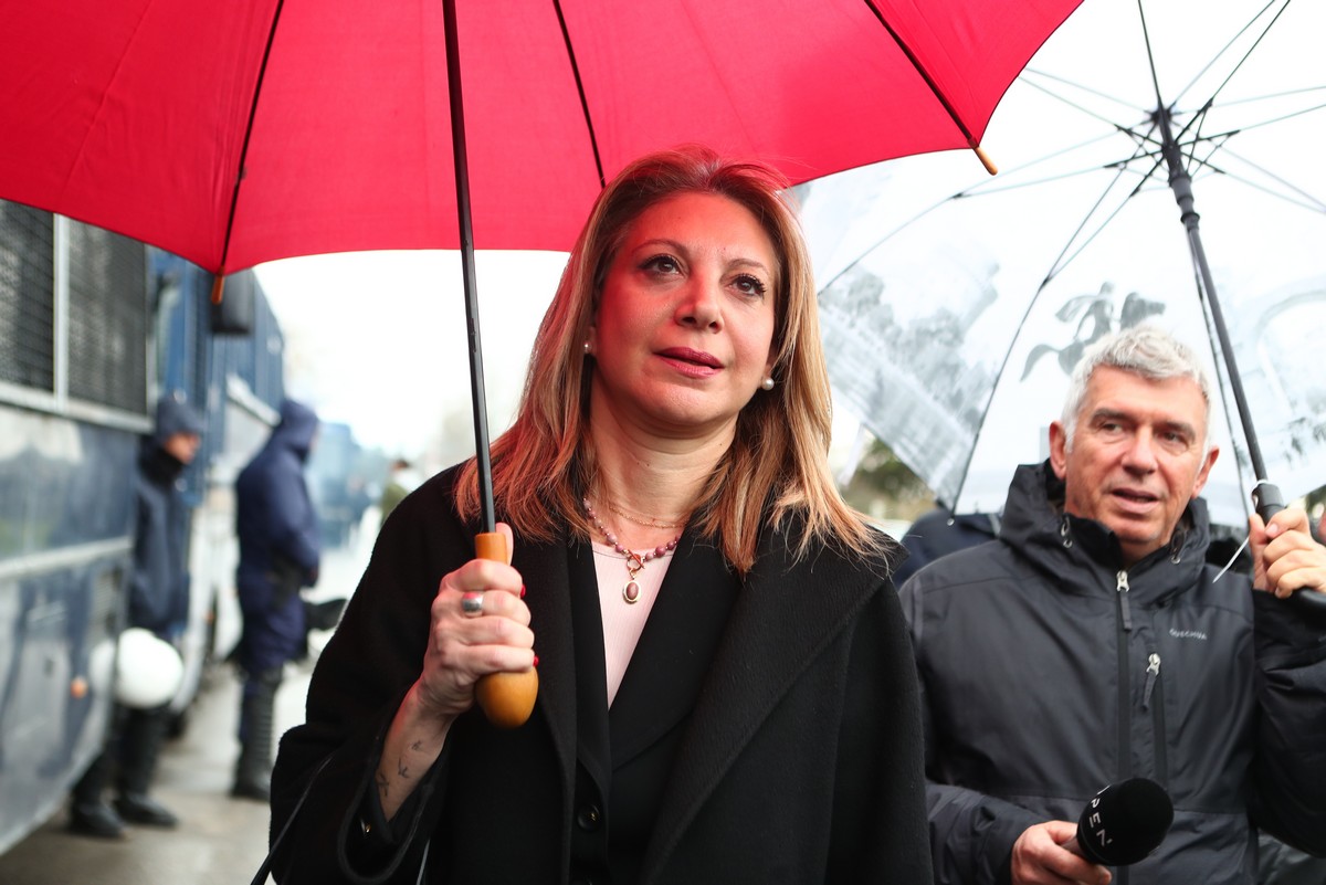 Μαρία Καρυστιανού: «Τη δίκη παρωδία να την κρατήσουν για τον εαυτό τους»