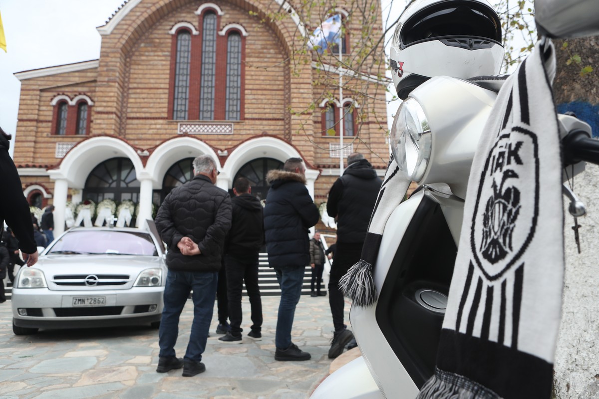 Στέφανος Μπορμπόκης: Συγγενείς, παλαίμαχοι του ΠΑΟΚ και πλήθος κόσμου στο τελευταίο αντίο