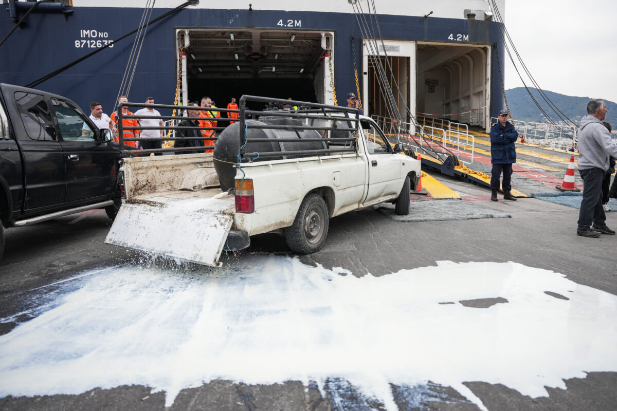 Κλιμακώνουν τις κινητοποιήσεις τους οι κτηνοτρόφοι της Λέσβου (ΦΩΤΟ)