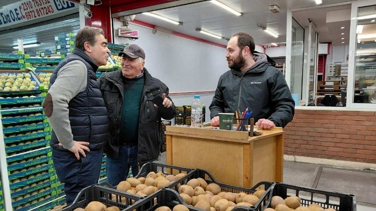 Η «σιωπηλή» περιοδεία του υπουργού Σχοινά