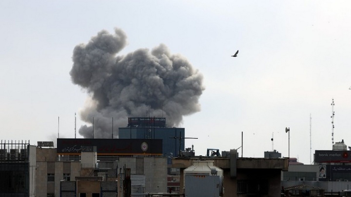 Ισχυρά Ισραηλινά πλήγματα στην Τεχεράνη – «Απάντησε» το Ιράν – Για αποχώρηση των ΗΠΑ σε 2-3 εβδομάδες, μιλάει ο Τραμπ