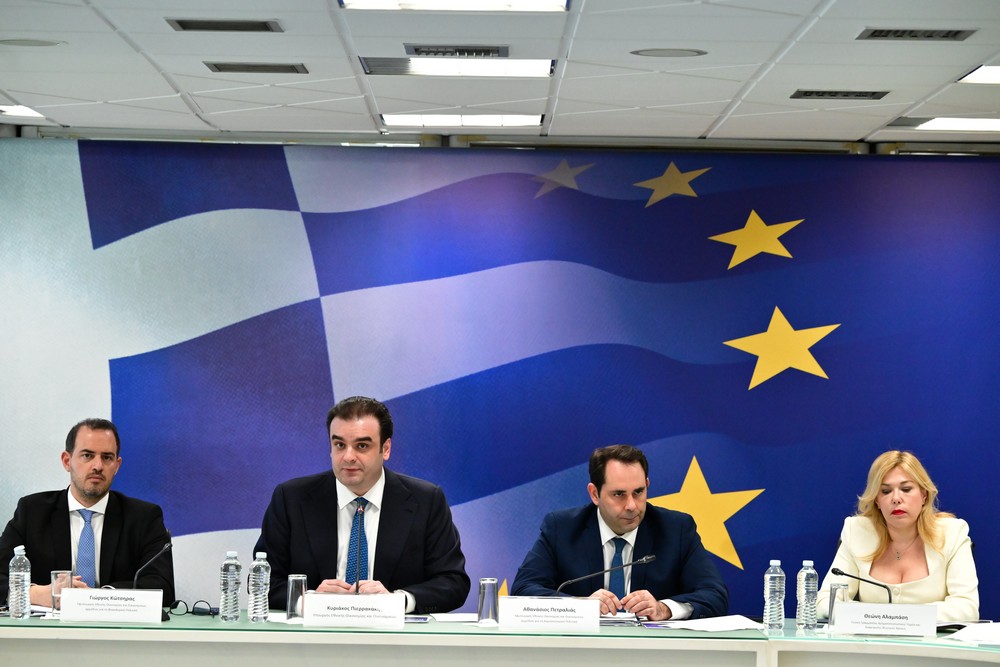 Στήριξη του εισοδήματος, ελάφρυνση του κόστους ζωής και του ιδιωτικού χρέους – Τι περιλαμβάνει το νέο πακέτο στήριξης 500 εκατ. ευρώ