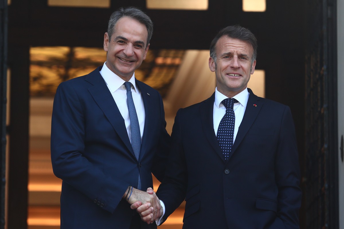 Στο Μαξίμου Μητσοτάκης και Μακρόν: «Σαφές μήνυμα η επίσκεψή σας» – «Μπορείτε να βασιστείτε πάνω μας» (ΦΩΤΟ-VIDEO)