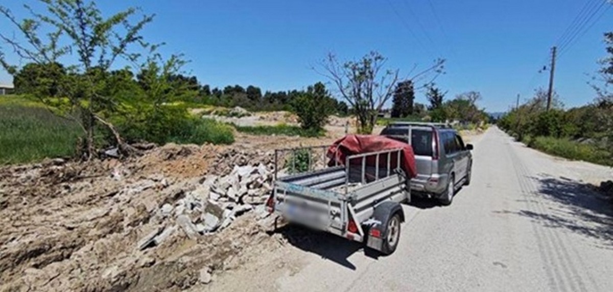 Πετούσε μπάζα, μεσημέρι Κυριακής, στην περιοχή της Σχολής Δικαστών στην Καλαμαριά