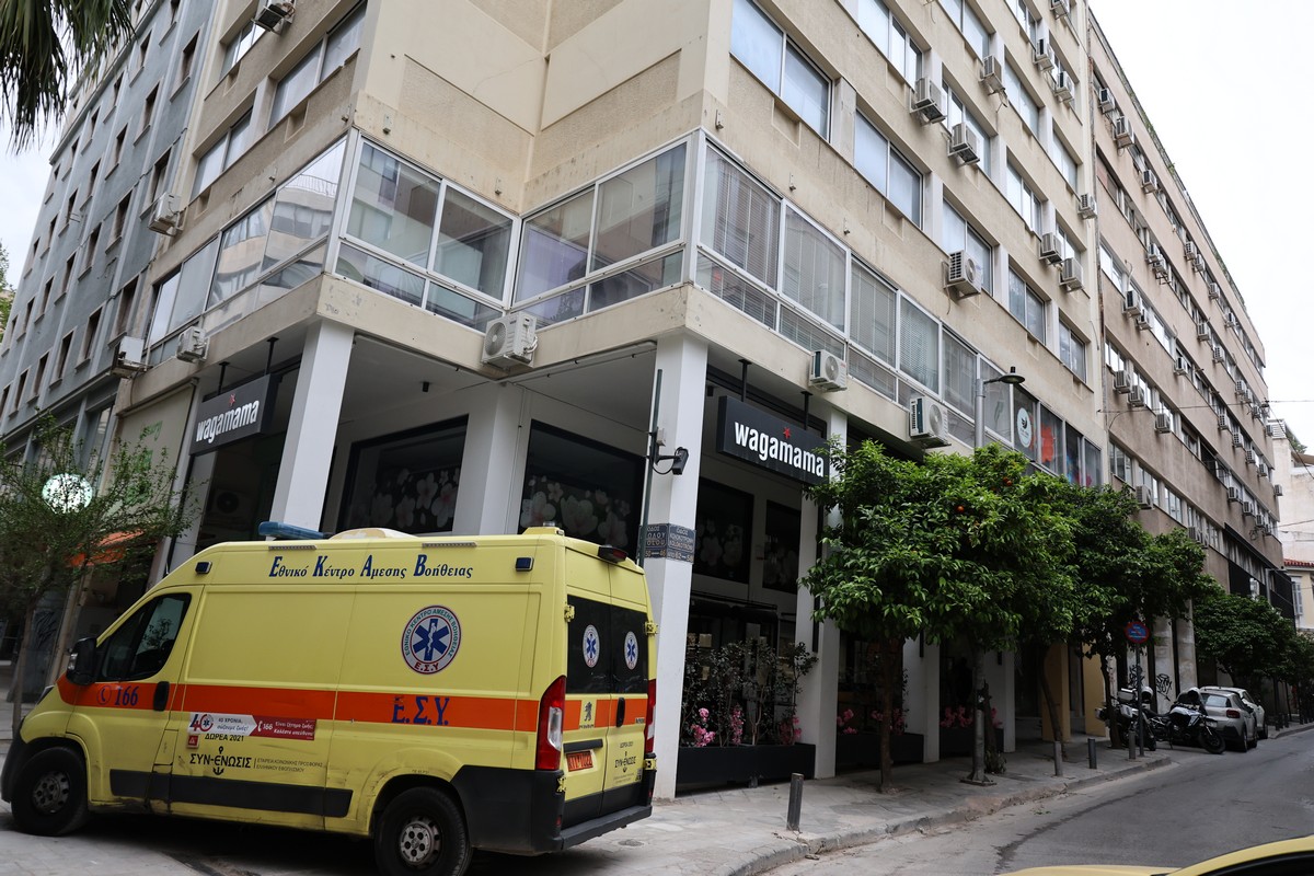 «Άκουσα τζαμαρία να σπάει» – Τι λέει ο μάρτυρας για τη νεκρή γυναίκα που βρέθηκε σε ακάλυπτο πολυκατοικίας (VIDEO)