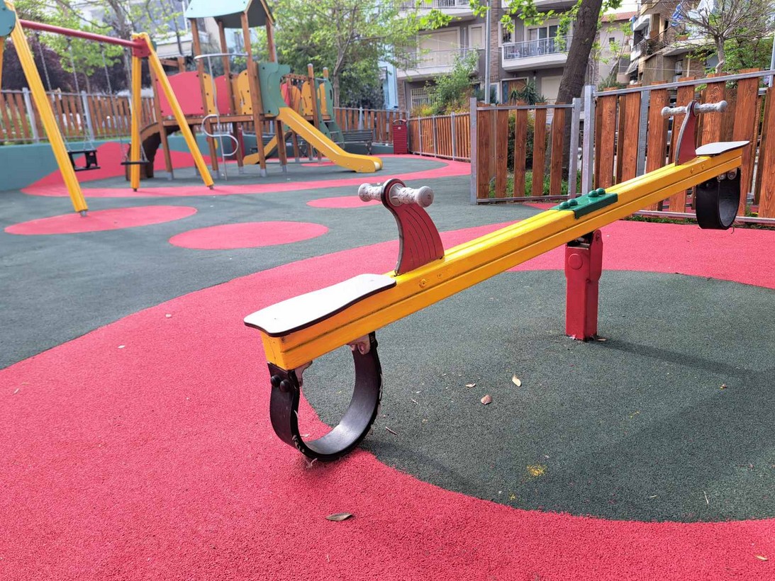 Παραδόθηκε παιδική χαρά μετά από συντήρηση στην Καλαμαριά (ΦΩΤΟ)