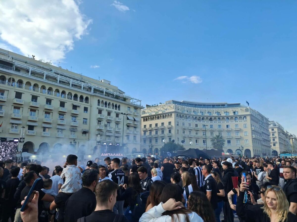 Χιλιάδες φίλοι του ΠΑΟΚ στην Αριστοτέλους – Συνθήματα και πυρσοί για τα 100 χρόνια (VIDEO)