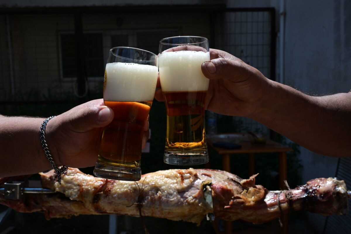 Το μυστικό πίσω από το πασχαλινό τραπέζι: Γιατί επιστρέφουμε πάντα στις ίδιες γεύσεις