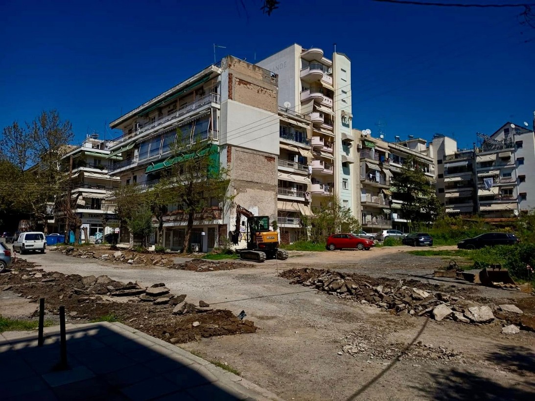 Συνεχίζονται οι εργασίες στην Τούμπα για τα νέα πεζοδρόμια (ΦΩΤΟ)