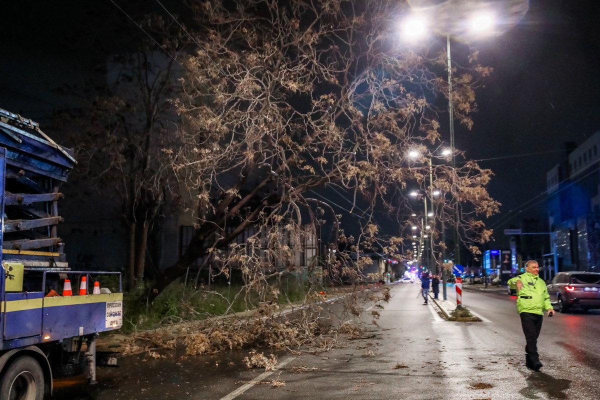 Κακοκαιρία Erminio: Νεκρός άνδρας στη Νέα Μάκρη – Σε συναγερμό και σήμερα επτά περιοχές
