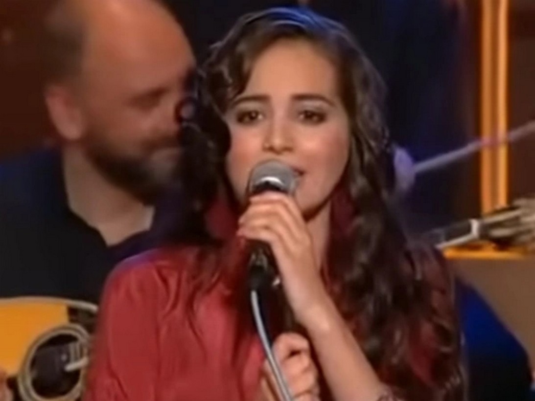 Ρία Ελληνίδου: Το «κρυφό» ξεκίνημα στον Σπύρο Παπαδόπουλο – Σαρώνει το YouTube η 19χρονη τότε «ρεμπέτισσα» (VIDEO)