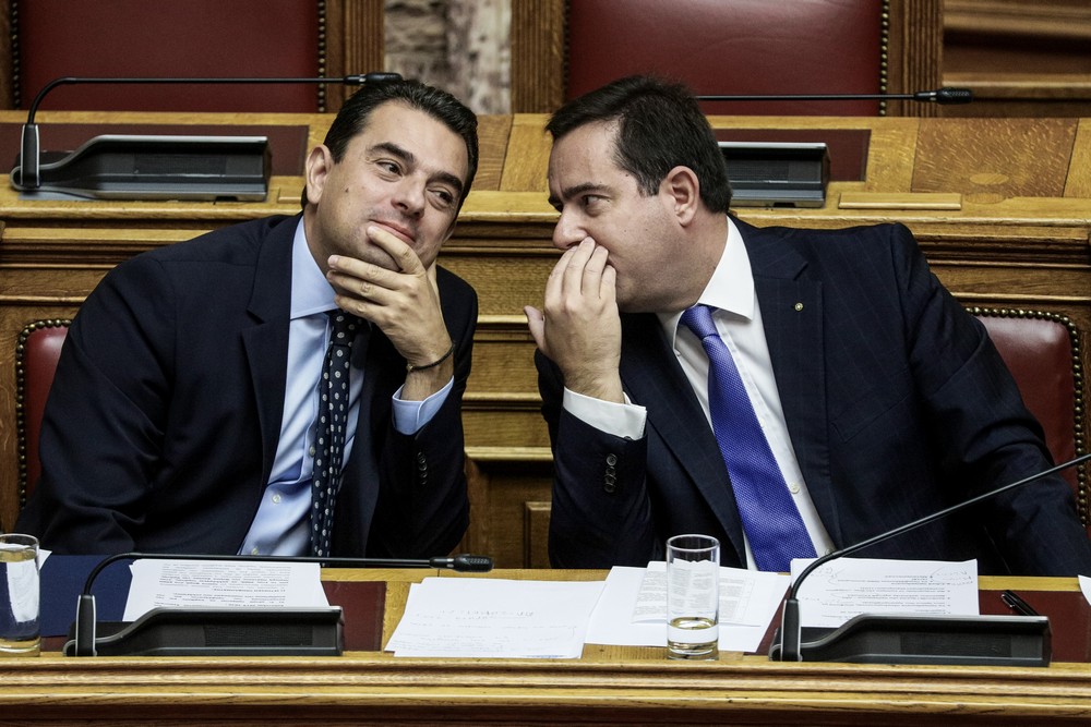 Παραιτήθηκαν Κώστας Σκρεκας και Νότης Μηταράκης