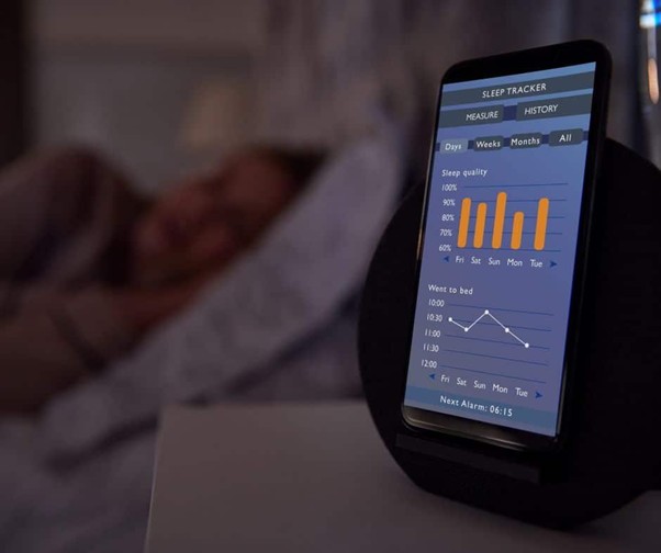 Sleep tracking: βοηθά τελικά ή απλά μας αγχώνει πιο πολύ;