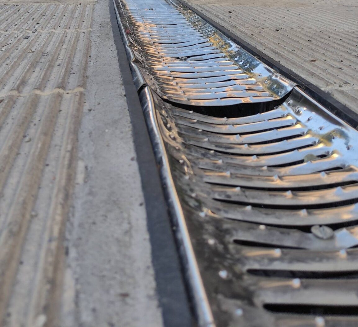 Παράπονα κατοίκων για τις σχάρες σε πεζοδρόμια στη Θεσσαλονίκη (ΦΩΤΟ)