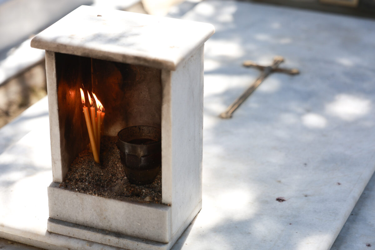 Ζητήθηκε από νεκρό να πληρώσει τον τάφο του 33 χρόνια μετά τον θάνατό του