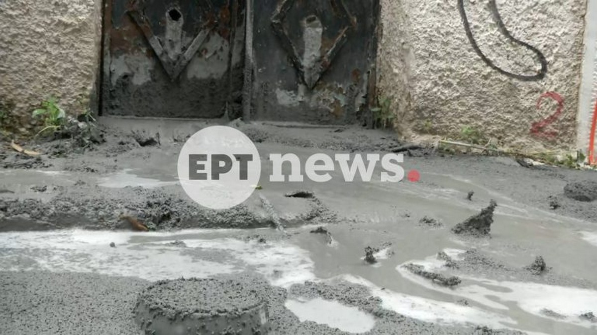 Είναι δυνατόν να «αναβλύζει» τσιμέντο; Τι συμβαίνει στην Κυψέλη (VIDEO)