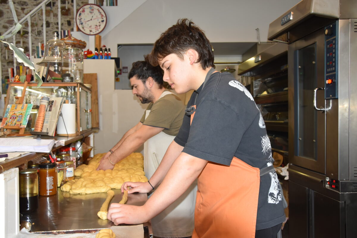 Μυτιλήνη: Ένα τσουρέκι έργο τέχνης με πολίτικη συνταγή τριών γενεών (ΦΩΤΟ)