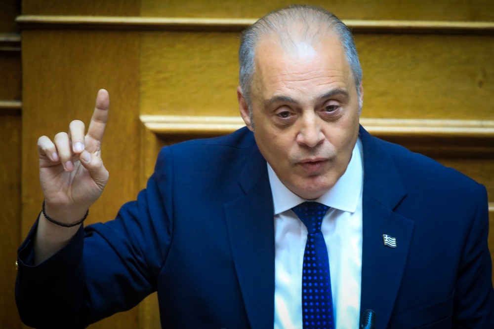 Βελόπουλος από Βουλή: Ό,τι βρίσκουμε το πηγαίνουμε στη δικαιοσύνη