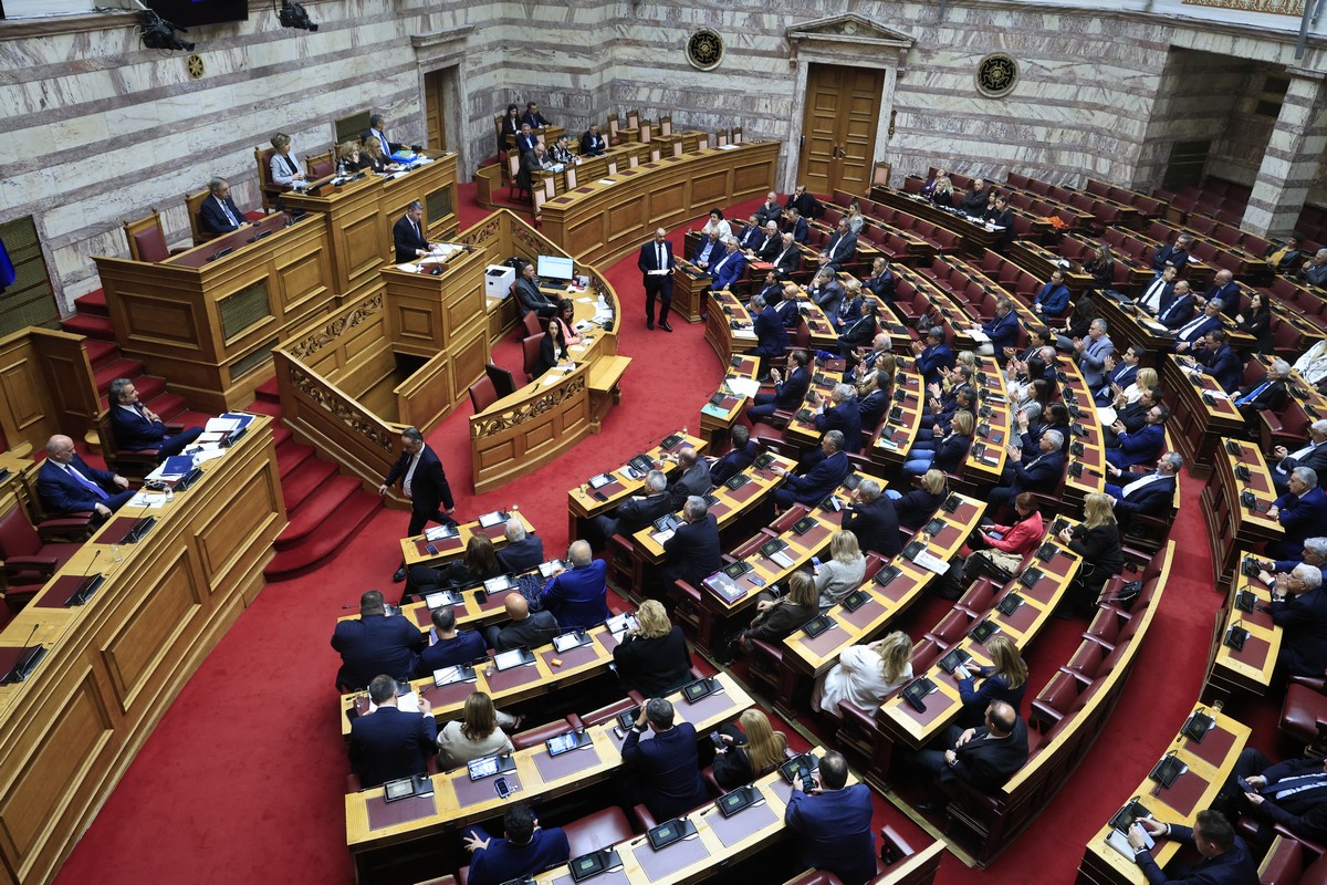 Η… μάχη της Βουλής, η μάχη των εντυπώσεων, οι κερδισμένοι και οι χαμένοι στα σημερινά (17/4) πρωτοσέλιδα