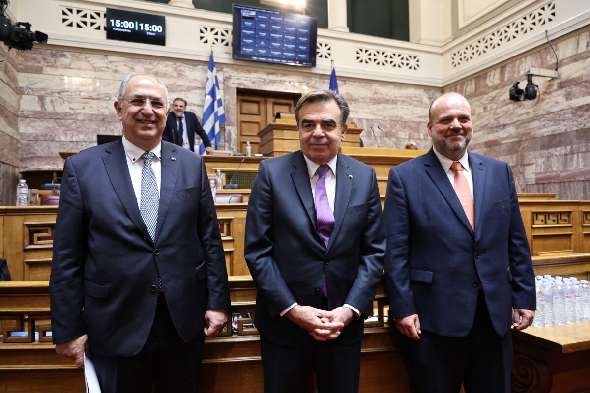 Στη Βουλή ο Ευρωπαίος Επίτροπος για θέματα θαλασσών με τον Υπουργό Μαργαρίτη Σχοινά και τρεις επιτροπές